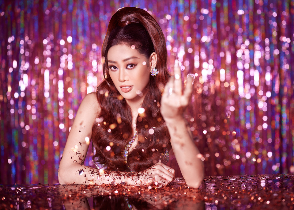 Ở bộ ảnh mừng sinh nhật tuổi 27, Hoa hậu Khánh Vân đầu tư hai concept khác nhau, với những thông điệp riêng cho cột mốc đáng nhớ của mình. (Ảnh: CTV/Vietnam+)