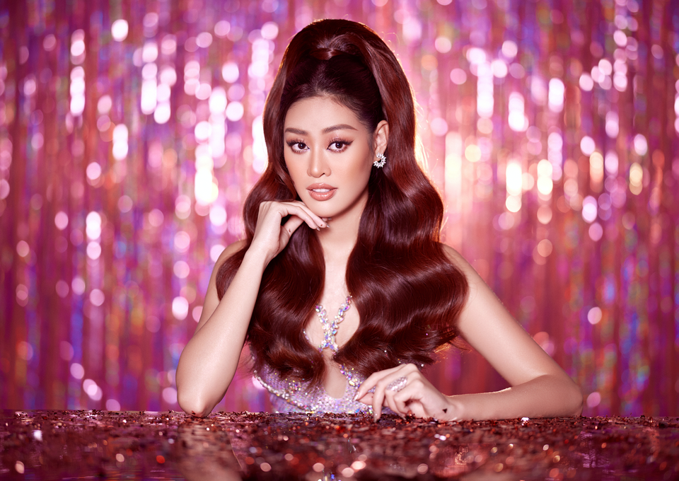 Bộ ảnh được Hoa hậu Khánh Vân chăm chút rất kỹ, từ khâu lên ý tưởng đến quá trình thực hiện, vừa thể hiện vẻ dễ thương, tươi vui vừa có nét trưởng thành, chín muồi. Tất cả tạo nên một Khánh Vân tuổi 27 đầy bản lĩnh và biến hoá linh hoạt qua nhiều hình ảnh khác nhau. (Ảnh: CTV/Vietnam+)