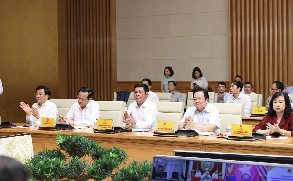 Đại diện các bộ, ngành tham dự hội nghị tại điểm cầu Chính phủ. (Ảnh: Dương Giang/TTXVN)