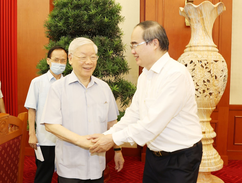  Tổng Bí thư, Chủ tịch nước Nguyễn Phú Trọng với ông Nguyễn Thiện Nhân, Ủy viên Bộ Chính trị, Bí thư Thành ủy Thành phố Hồ Chí Minh. (Ảnh: Trí Dũng/TTXVN)