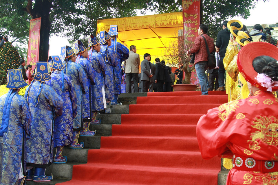 Các cụ bô lão trong đội tế. (Ảnh: Xuân Mai/Vietnam+)