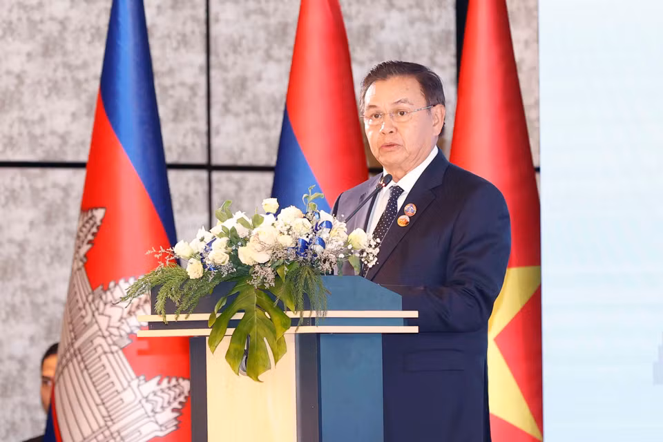 Chủ tịch Quốc hội Lào Saysomphone Phomvihane, Chủ tịch Hội nghị Cấp cao Quốc hội CLV lần thứ nhất phát biểu bế mạc. (Ảnh: Doãn Tấn/TTXVN)