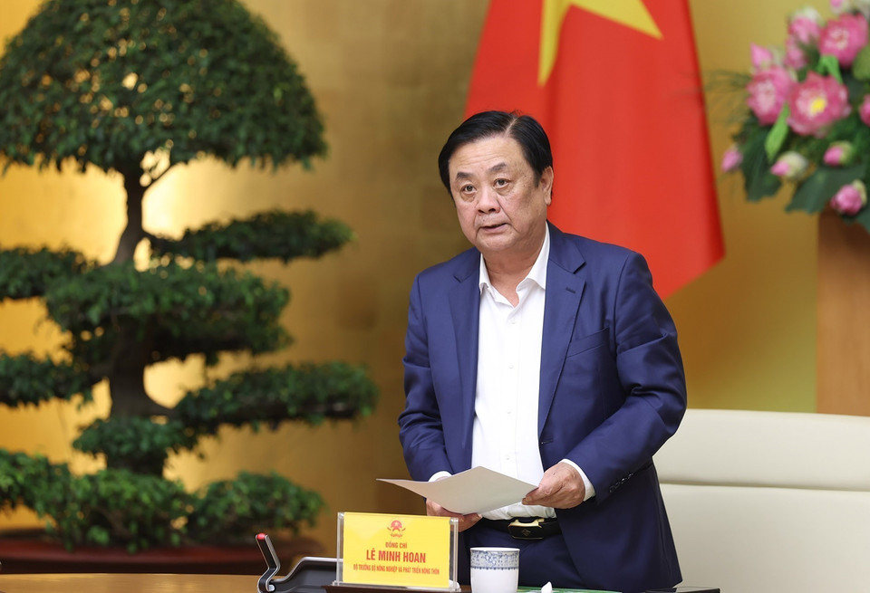 Bộ trưởng Bộ Nông nghiệp và Phát triển nông thôn Lê Minh Hoan báo cáo tình hình sản xuất và xuất khẩu lâm sản, thủy sản. (Ảnh: Dương Giang/TTXVN)