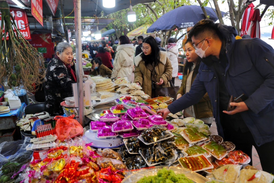 Các loại xôi, bánh truyền thống tại phủ Tây Hồ. (Ảnh: Tuấn Đức/TTXVN)