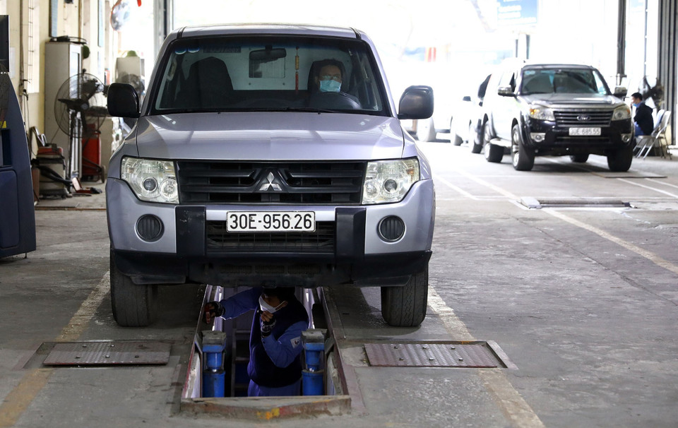 Trên địa bàn Hà Nội hiện có 21 trung tâm đăng kiểm, trải đều trên các quận, huyện. (Ảnh: Huy Hùng/TTXVN)
