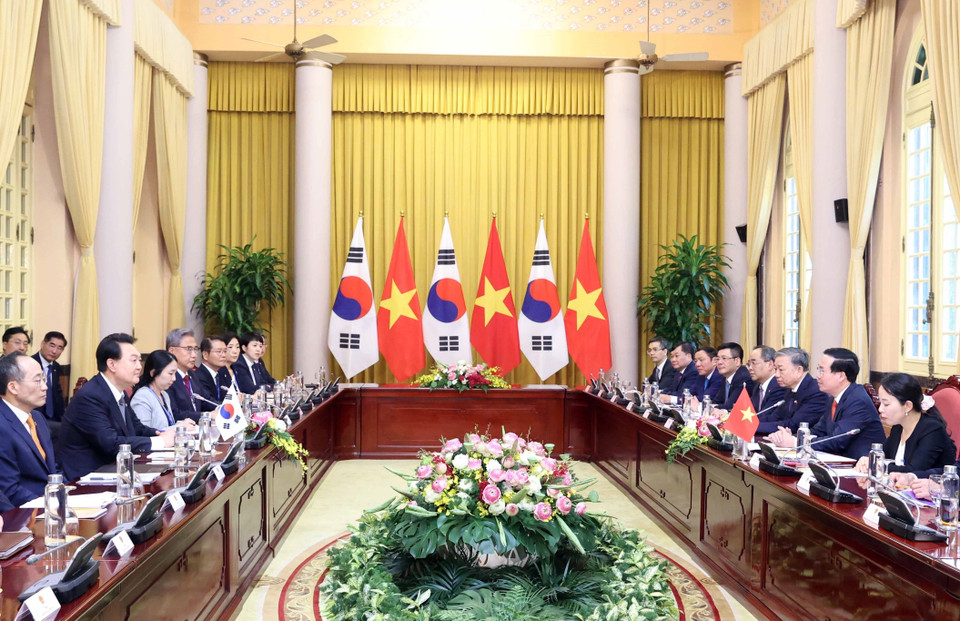 Chủ tịch nước Võ Văn Thưởng hội đàm với Tổng thống Hàn Quốc Yoon Suk Yeol. (Ảnh: Thống Nhất/TTXVN)