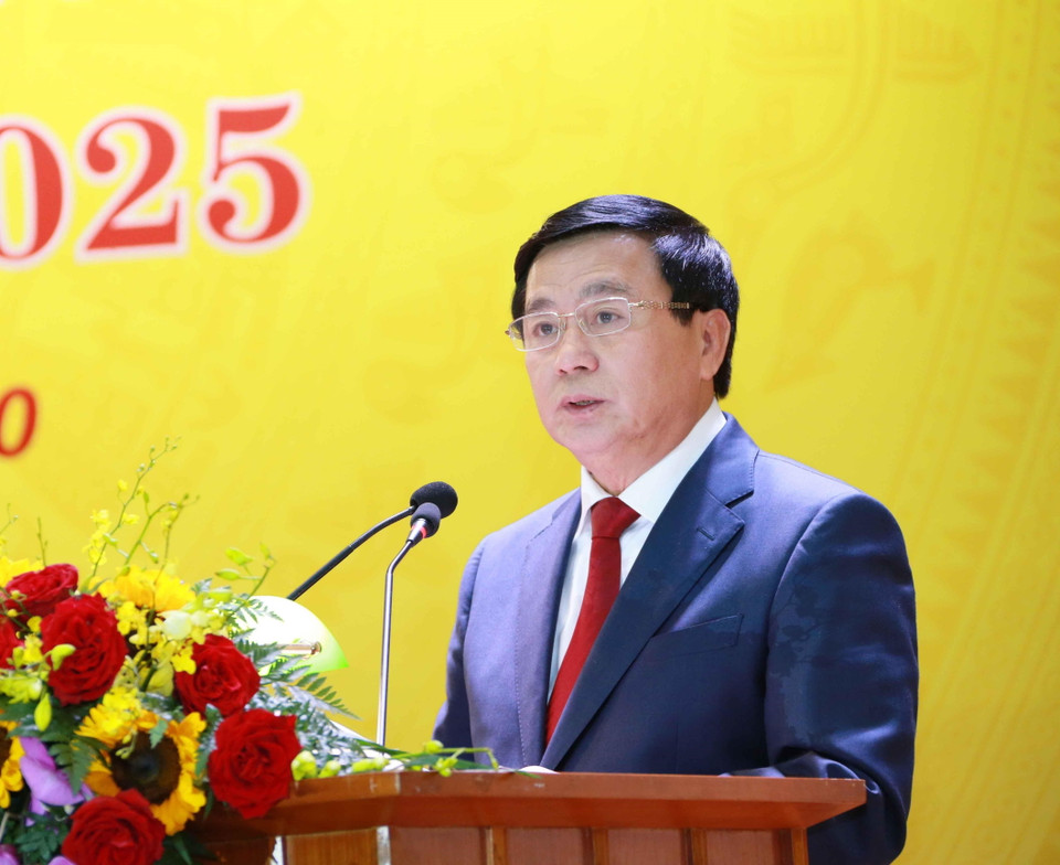 Đồng chí Nguyễn Xuân Thắng, Bí thư Trung ương Đảng, Chủ tịch Hội đồng Lý luận Trung ương, Giám đốc Học viện Chính trị Quốc gia Hồ Chí Minh phát biểu chỉ đạo Đại hội. (Ảnh: Phương Hoa/TTXVN)