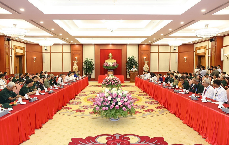 Tổng Bí thư Nguyễn Phú Trọng nói chuyện với người có công tiêu biểu toàn quốc. (Ảnh: Trí Dũng/TTXVN)