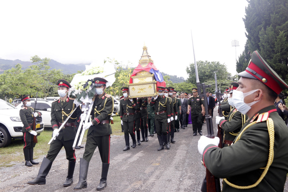 Lễ truy điệu, bàn giao và hồi hương 8 bộ hài cốt liệt sỹ quân tình nguyện và chuyên gia Việt Nam đã chiến đấu và hy sinh tại 6 tỉnh Bắc Lào trong các thời kỳ về với đất Mẹ Việt Nam (2022). (Ảnh: Bá Thành/TTXVN)