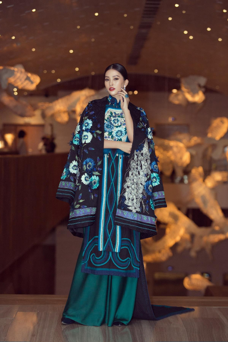 Thiết kế tuy đơn giản nhưng lại giúp Hoa hậu nổi bật và khác biệt trong đêm cuối cùng của tuổi 18. Với nhan sắc ngày càng sắc sảo, Tiểu Vy đã thuyết phục được hầu hết khán giả trong thời gian qua. (Ảnh: Viết Quý/Vietnam+)