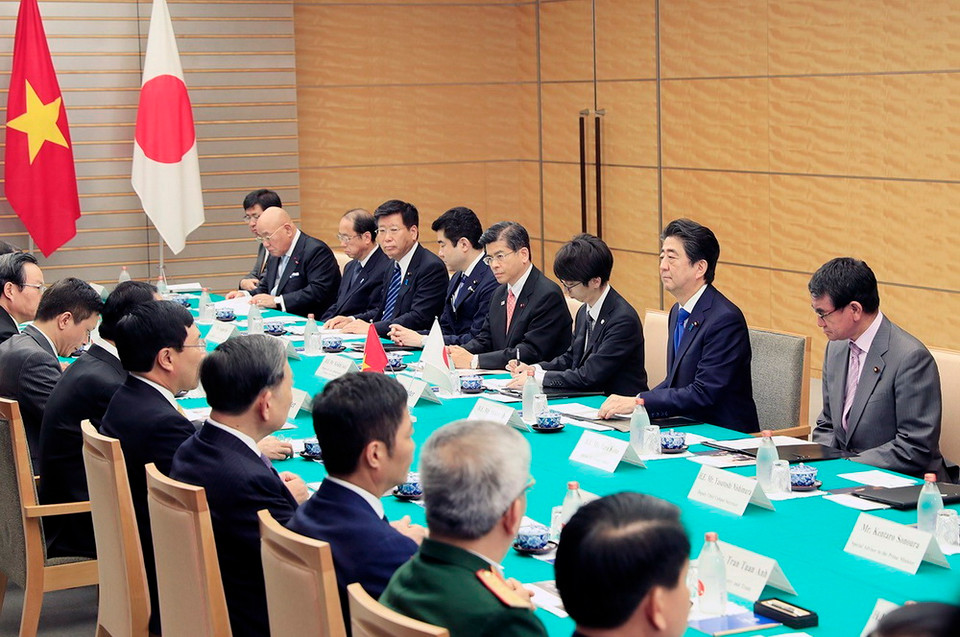 Chủ tịch nước Trần Đại Quang hội đàm với Thủ tướng Nhật Bản Shinzo Abe. (Ảnh: Nhan Sáng/TTXVN)