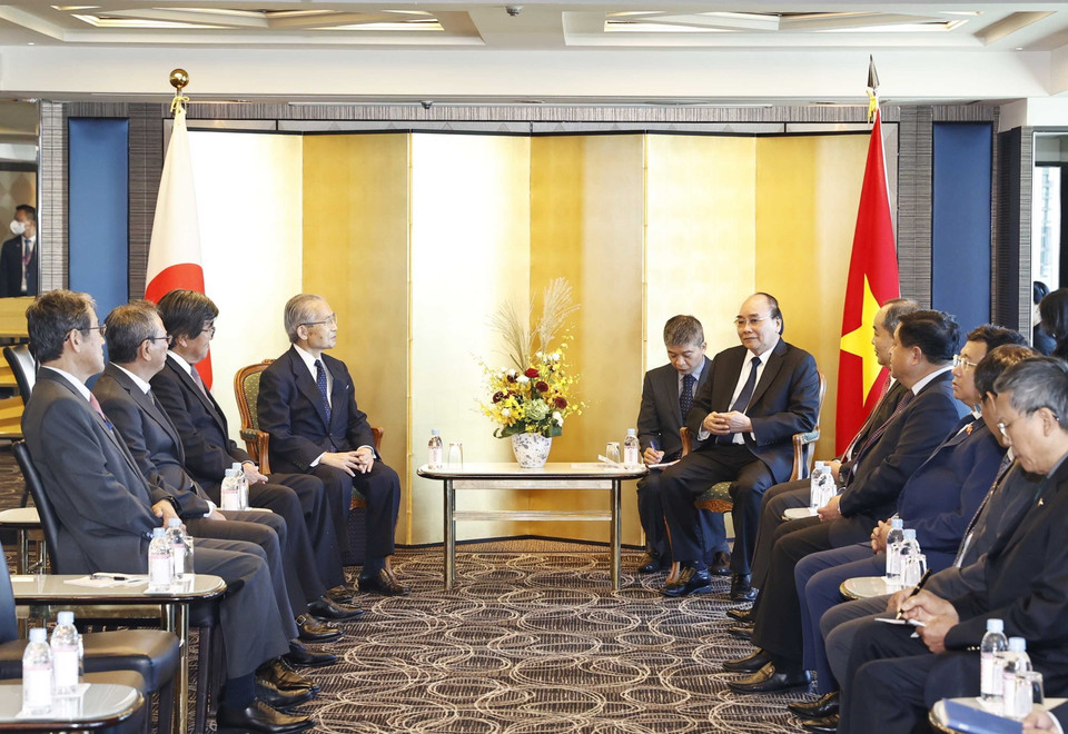 Chủ tịch nước Nguyễn Xuân Phúc tiếp các cựu Đại sứ Nhật Bản tại Việt Nam. (Ảnh: Thống Nhất/TTXVN)