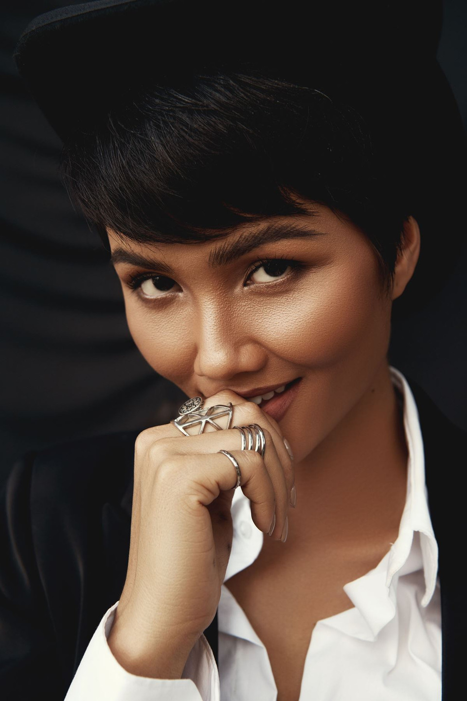 Sau cuộc thi, thông tin và hình ảnh của Hoa hậu H’Hen Niê liên tục dậy sóng với khán giả quốc tế. (Ảnh: Milor Trần/Vietnam+)