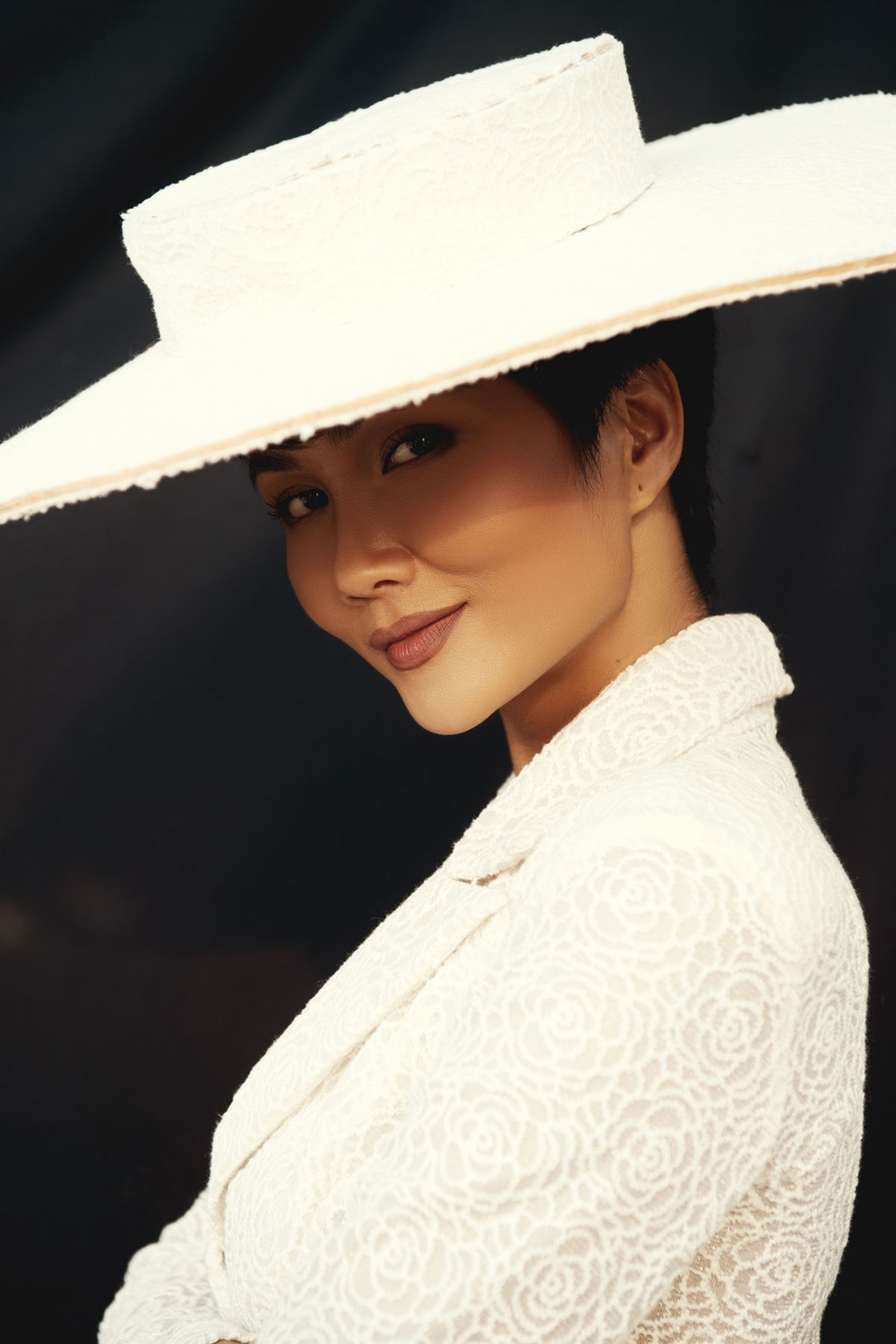 H’Hen Niê chia sẻ thành công ở Miss Universe 2018 là cột mốc tuyệt vời nhất của cuộc đời mà cô sẽ không bao giờ quên được. Tuy nhiên, đó là bước khởi đầu để cô có động lực thực hiện những dự định mới trong tương lai. (Ảnh: Milor Trần/Vietnam+)