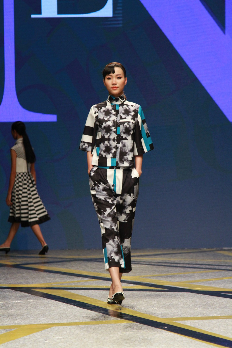 Cô về nước và được nhà thiết kế Minh Hạnh đánh giá là gương mặt trẻ nhiều tiềm năng... (Ảnh: Xuân Mai/Vietnam+)