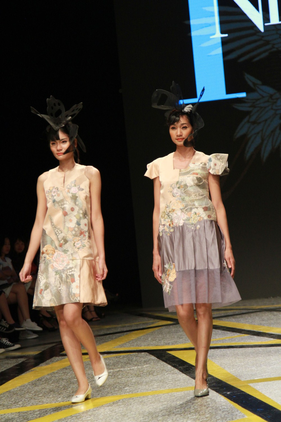 Dù xuất hiện ở đâu, những thiết kế của Minh Hạnh cũng thực sự nổi bật bởi tính đơn giản nhưng độc đáo và khác biệt. (Ảnh: Xuân Mai/Vietnam+)