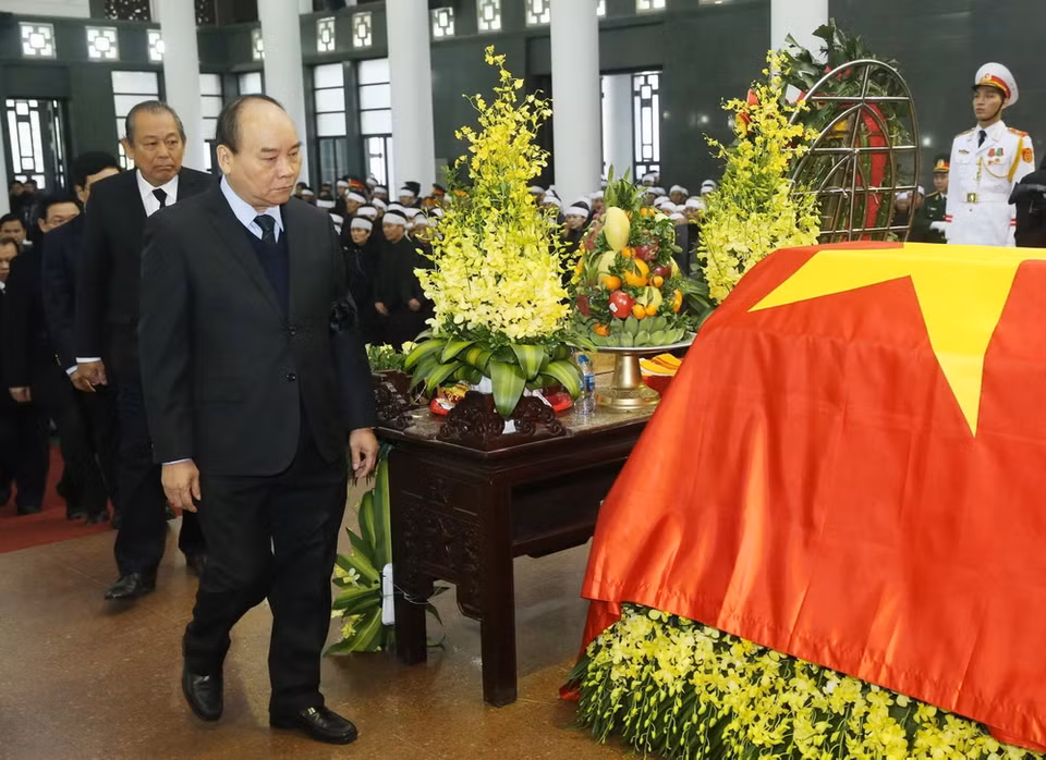 Đoàn đại biểu Chính phủ do Thủ tướng Nguyễn Xuân Phúc dẫn đầu, viếng đồng chí Nguyễn Văn Trân. (Ảnh: Lâm Khánh/TTXVN)