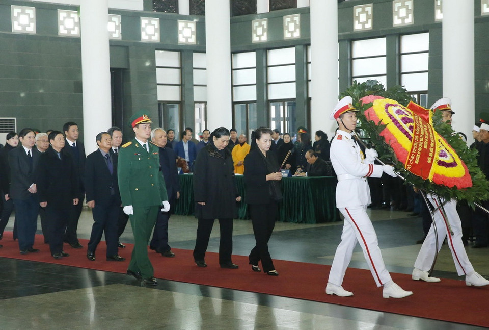 Đoàn đại biểu Quốc hội do Chủ tịch Quốc hội Nguyễn Thị Kim Ngân dẫn đầu, viếng đồng chí Nguyễn Văn Trân. (Ảnh: Lâm Khánh/TTXVN)