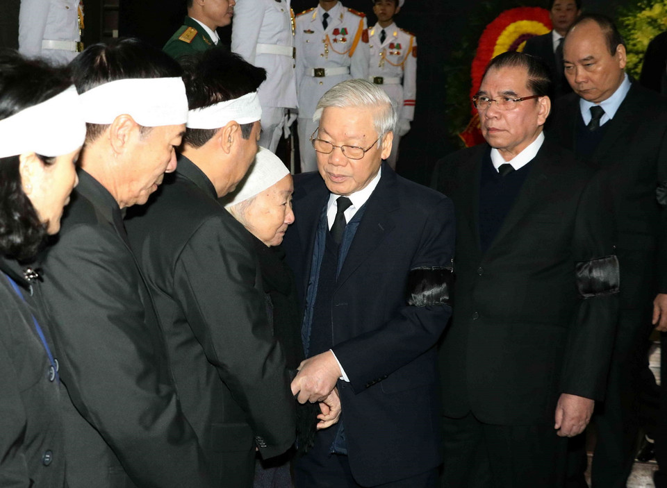 Tổng Bí thư, Chủ tịch nước Nguyễn Phú Trọng chia buồn cùng gia quyến. (Ảnh: Văn Điệp/TTXVN)