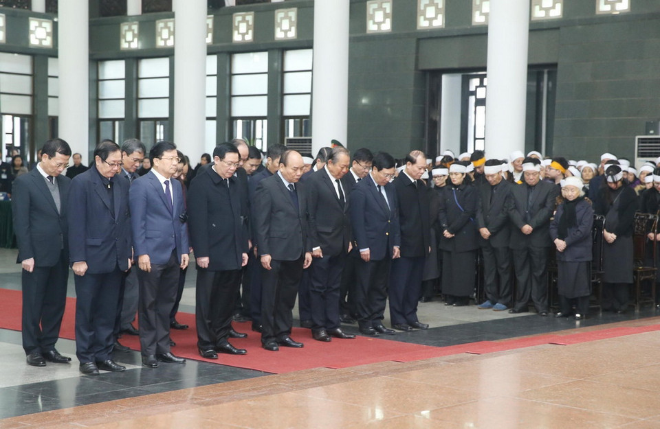 Đoàn đại biểu Chính phủ do Thủ tướng Nguyễn Xuân Phúc dẫn đầu, viếng đồng chí Nguyễn Văn Trân. (Ảnh: Lâm Khánh/TTXVN)