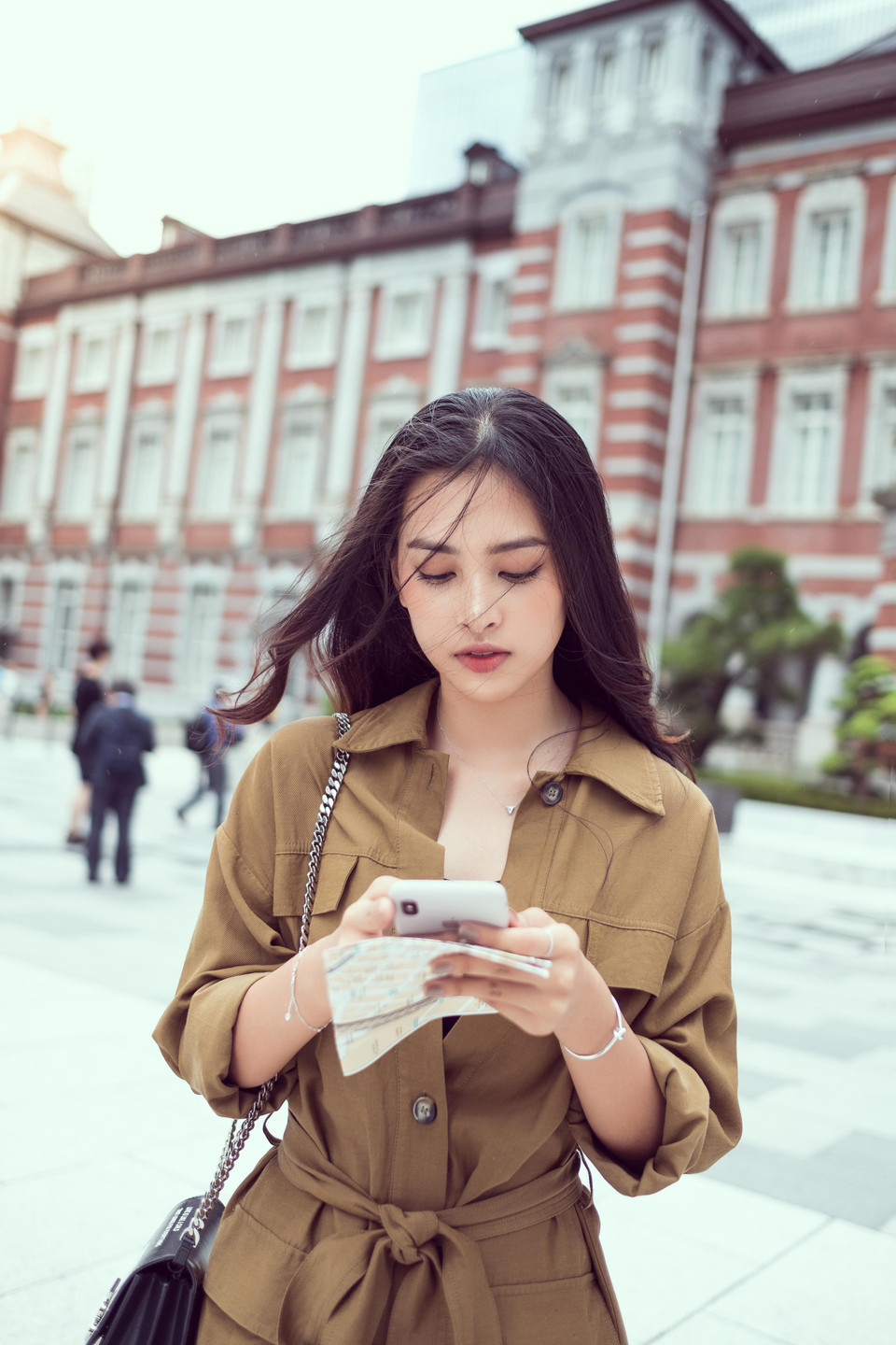 Khung hình nào cũng bừng sáng một thần thái đầy mê hoặc khó cưỡng, vẻ đẹp thông minh, năng động đầy mạnh mẽ. (Ảnh: Viết Quý/Vietnam+)