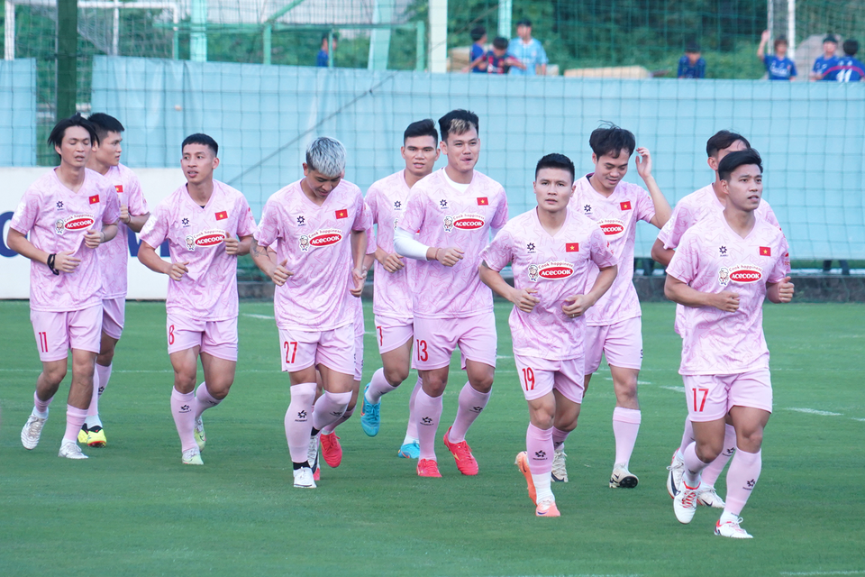 Chiều 1/6, Đội tuyển Việt Nam có buổi tập đầu tiên dưới sự dẫn dắt của tân huấn luyện viên trưởng Kim Sang-sik, chuẩn bị cho hai trận đấu ở vòng loại thứ hai World Cup 2026. (Ảnh: Việt Anh/Vietnam+)