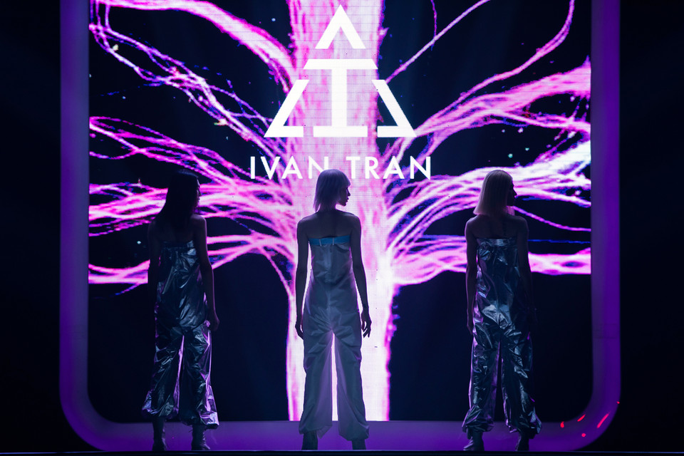 Sau hành trình ‘đem chuông đi đánh xứ người’ - trình diễn tại Asean Republic of Korean Fashion Week, bộ sưu tập ‘All B’ được nhà thiết kế Ivan Trần đặt nhiều tâm huyết và đầu tư công phu đã trở về trên sàn diễn Việt Nam. (Ảnh: CTV/Vietnam+)