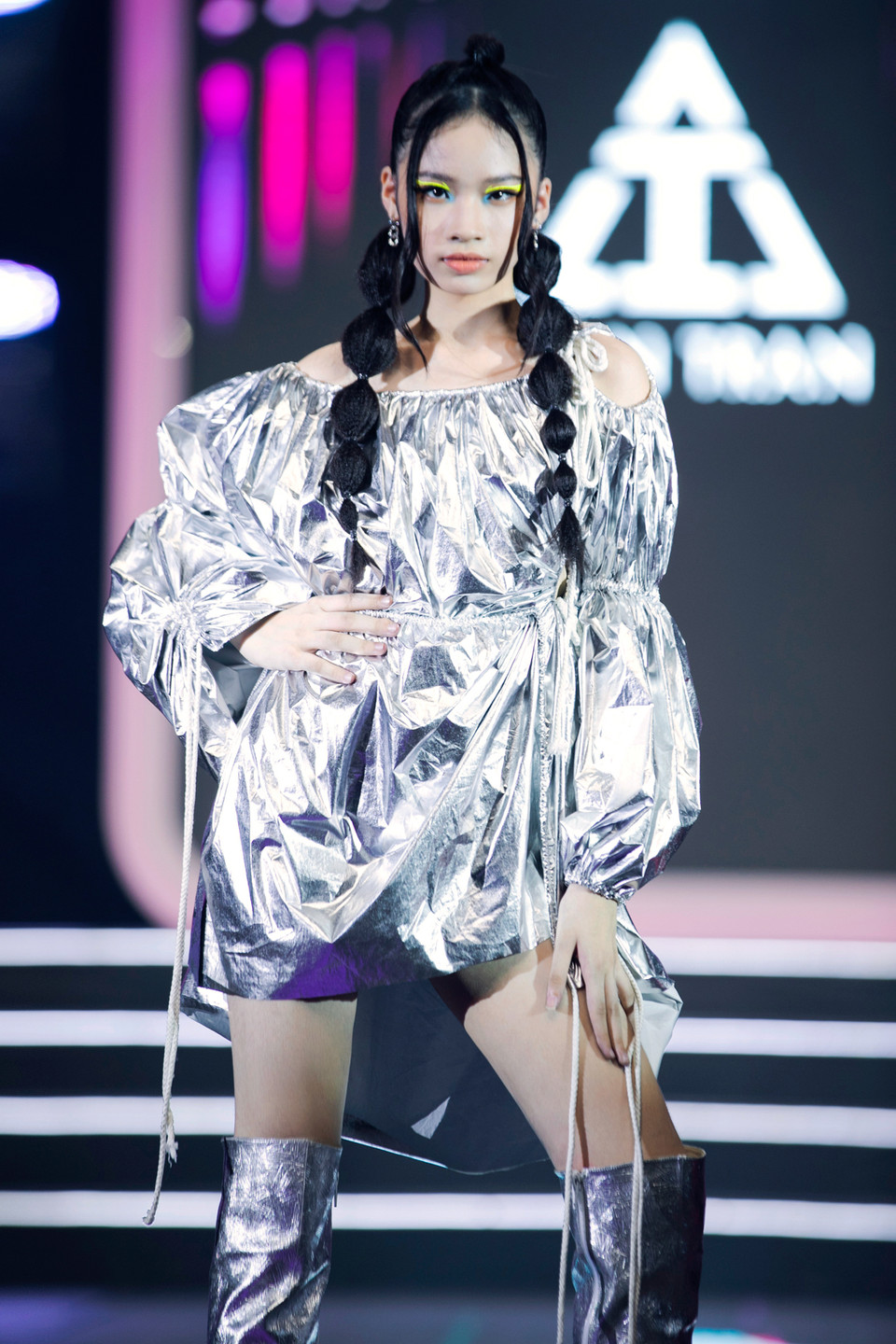 Hòa cùng làn sóng phát triển mạnh mẽ của Kpop trên toàn thế giới, "All B" truyền tải thông điệp về việc thích nghi với những thay đổi mới, linh hoạt chuyển mình để đón đầu xu thế và tạo dấu ấn riêng. (Ảnh: CTV/Vietnam+)