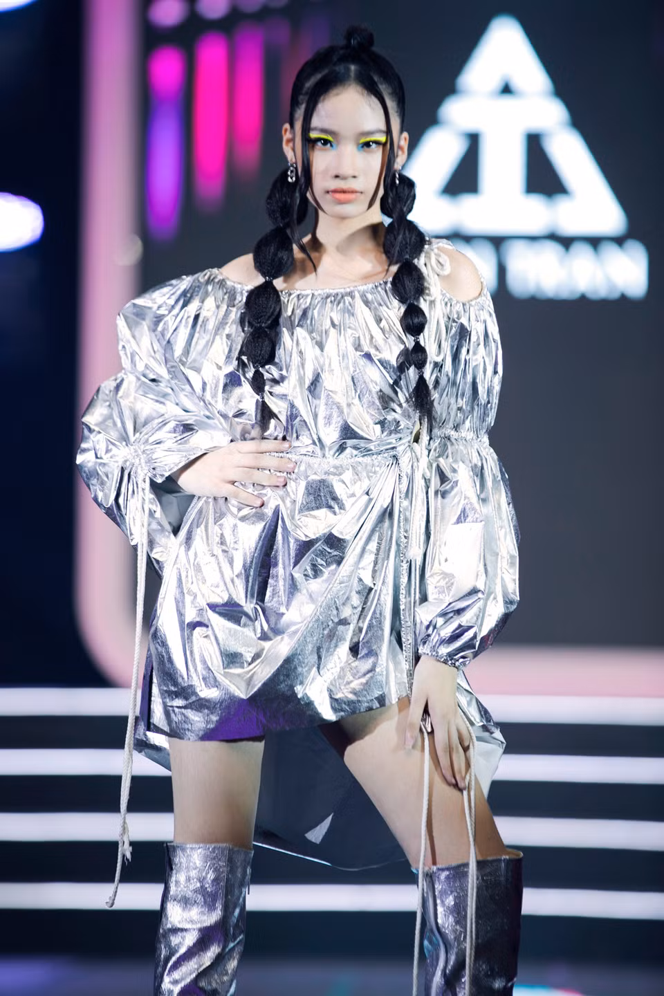 Hòa cùng làn sóng phát triển mạnh mẽ của Kpop trên toàn thế giới, "All B" truyền tải thông điệp về việc thích nghi với những thay đổi mới, linh hoạt chuyển mình để đón đầu xu thế và tạo dấu ấn riêng. (Ảnh: CTV/Vietnam+)