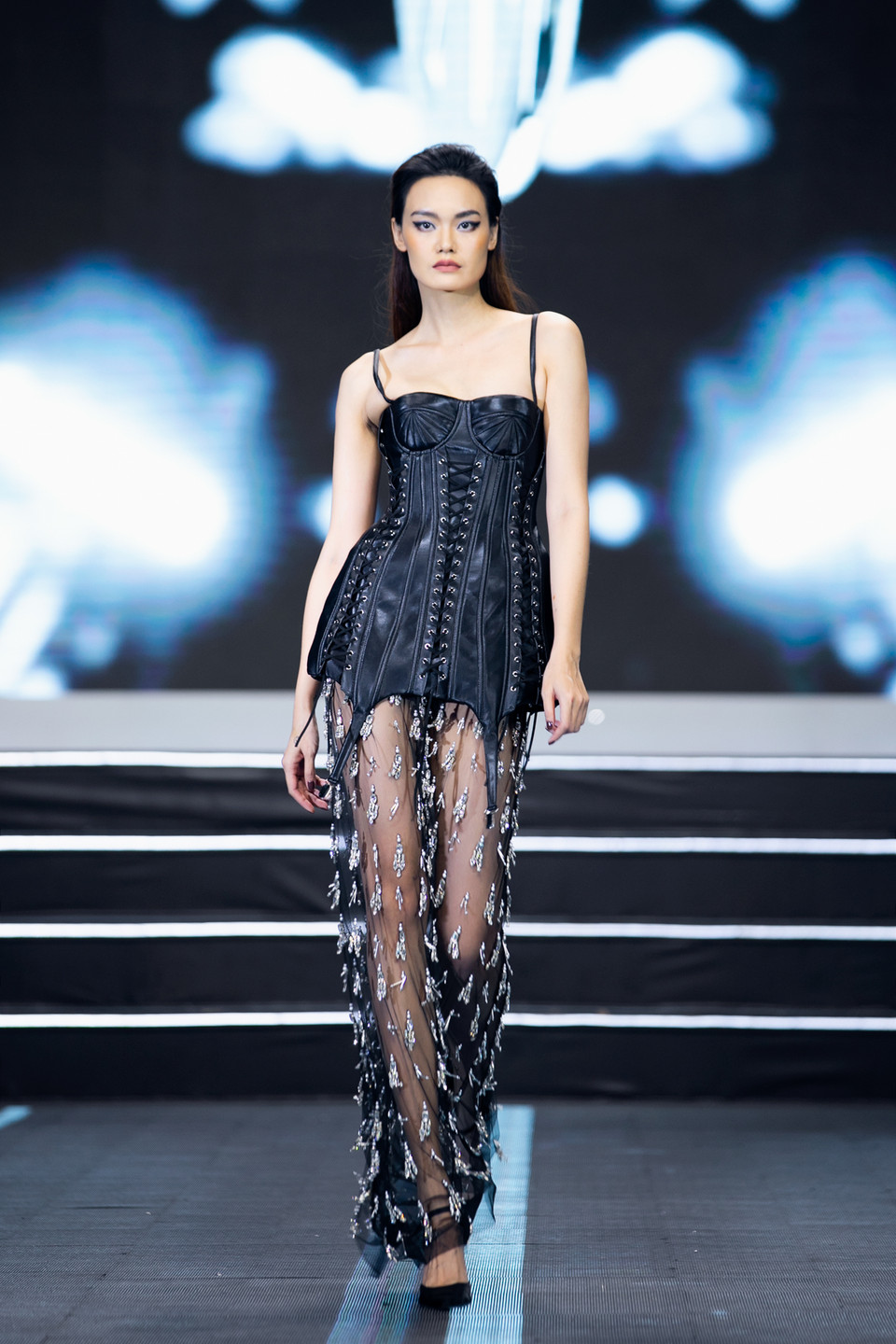 Cùng ngắm bộ sưu tập cá tính hiện đại và đầy phóng khoáng của Chung Thanh Phong, ra mắt trong đêm chung kết cuộc thi TikTok FushUP 2021 vừa qua. (Ảnh: CTV/Vietnam+)