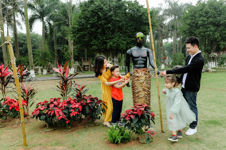 Mô hình thổ dân châu Phi. (Ảnh: CTV/Vietnam+)