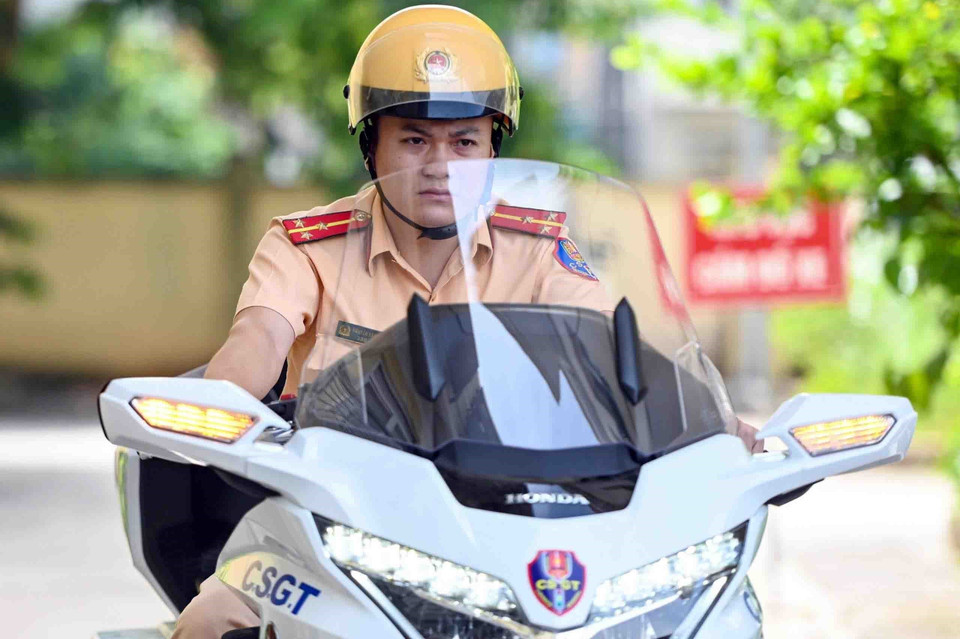 Lực lượng cảnh sát giao thông dẫn đoàn là bộ mặt của toàn lực lượng cảnh sát giao thông. Hình ảnh chuyên nghiệp của lực lượng dẫn đoàn sẽ để lại ấn tượng mạnh mẽ với các đoàn khách quốc tế đến thăm và làm việc tại Việt Nam cũng như nhân dân. (Ảnh: Phạm Kiên/TTXVN)