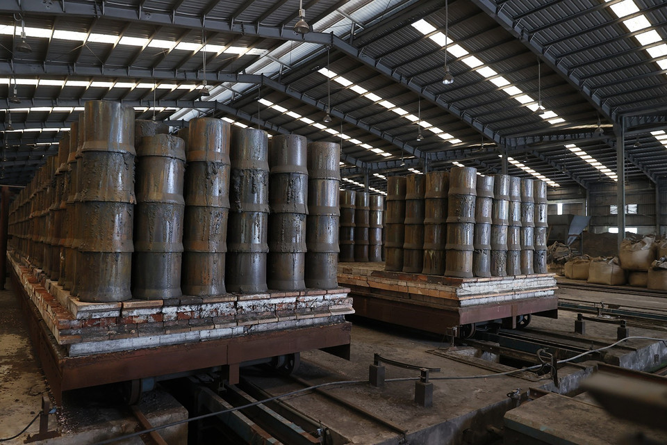 Nhà máy Sắt xốp Bắc Kạn ngừng hoạt động dẫn đến tình trạng trang thiết bị và dây chuyền bị hư hỏng. (Ảnh: Dương Giang/TTXVN)