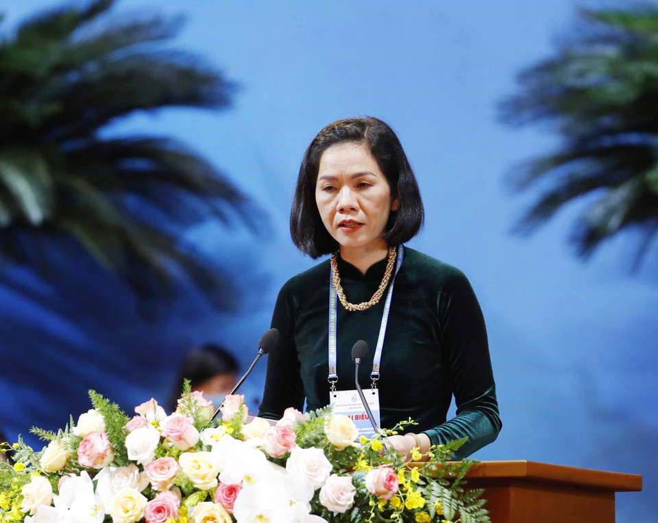 Phó Chủ tịch Hội Phụ nữ Việt Nam trình bày báo cáo giải trình, tiếp thu ý kiến thảo luận về dự thảo Báo cáo chính trị tại Đại hội. (Ảnh: Phương Hoa/TTXVN)