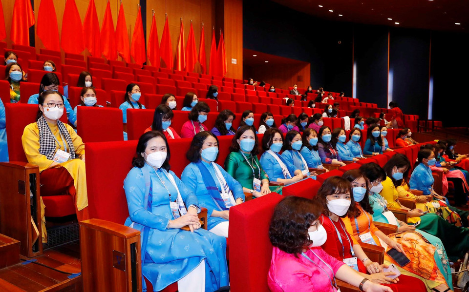 Đoàn đại biểu phụ nữ tỉnh Hải Dương dự phiên bế mạc Đại hội. (Ảnh: Phương Hoa/TTXVN)