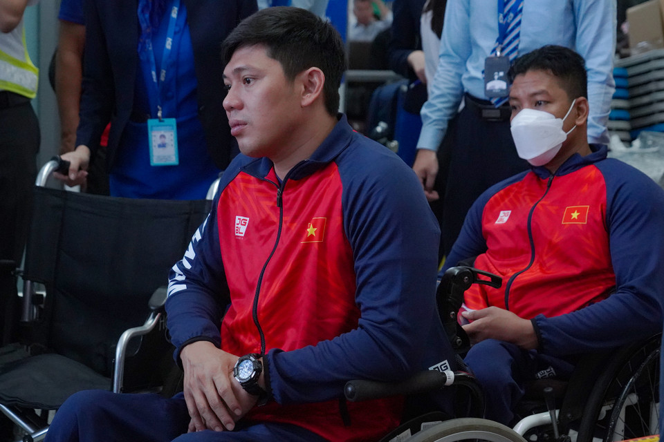 'Kình ngư' Võ Thanh Tùng (trái) - Vận động viên từng giành Huy chương Bạc tại Paralympic Rio 2016 cự ly 50m Tự do Nam. (Ảnh: Việt Anh/Vietnam+)