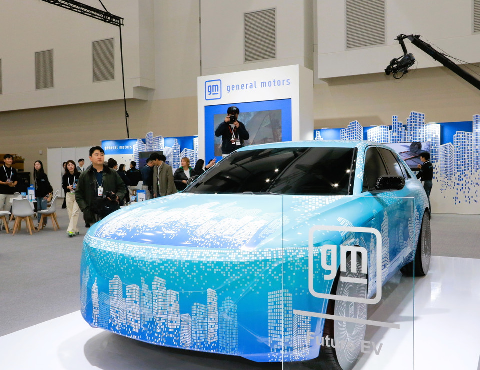 Mẫu xe đặc biệt GM trưng bày tại triển lãm. (Ảnh: Khánh Vân/Vietnam+)