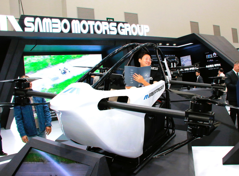 Máy bay một chỗ của hãng Sambo Motors trưng bày tại triển lãm. (Ảnh: Khánh Vân/Vietnam+)