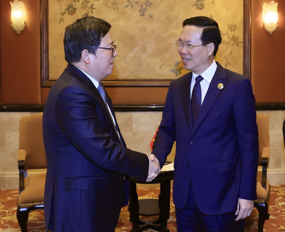 Chủ tịch nước Võ Văn Thưởng tiếp ông Lý Tự Học, Bí thư Đảng ủy, Chủ tịch Hội đồng Quản trị Tập đoàn Trung Hưng (ZTE). (Ảnh: Thống Nhất/TTXVN)