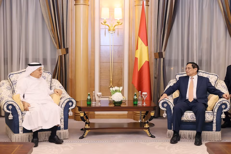 Thủ tướng Phạm Minh Chính tiếp ông Abdulrahman Al Zamil, Chủ tịch Tập đoàn Zamil và các lãnh đạo Công ty Đầu tư Công nghiệp Zamil. (Ảnh: Dương Giang/TTXVN)