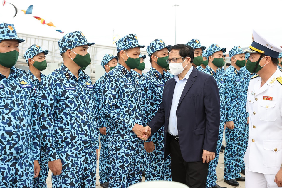 Thủ tướng Phạm Minh Chính thăm Lữ đoàn Tàu ngầm 189. (Ảnh: Dương Giang/TTXVN)