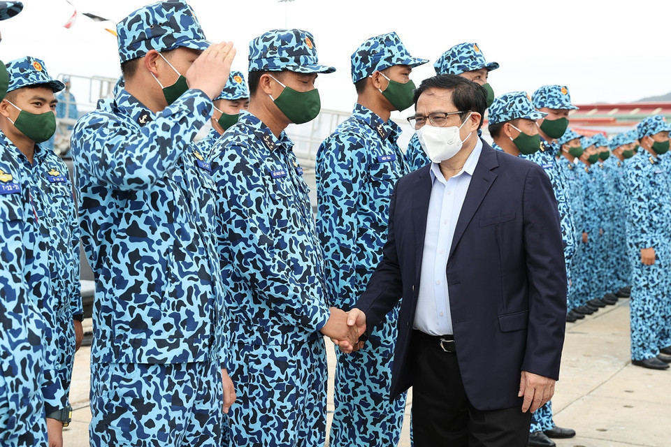 Thủ tướng Phạm Minh Chính thăm Lữ đoàn Tàu ngầm 189. (Ảnh: Dương Giang/TTXVN)