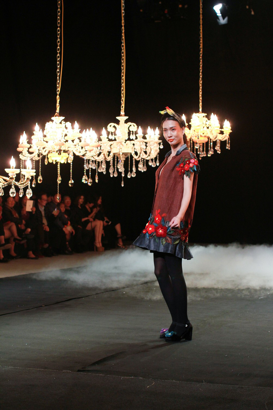 Nhà thiết kế Minh Hạnh đang quyết tâm khám phá hết những chất liệu dệt bằng tay ở các nước trên thế giới.