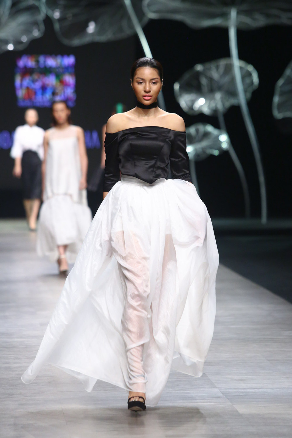 Hoàng Minh Hà là người kết thúc buổi trình diễn với bộ sưu tập 'Nàng.'