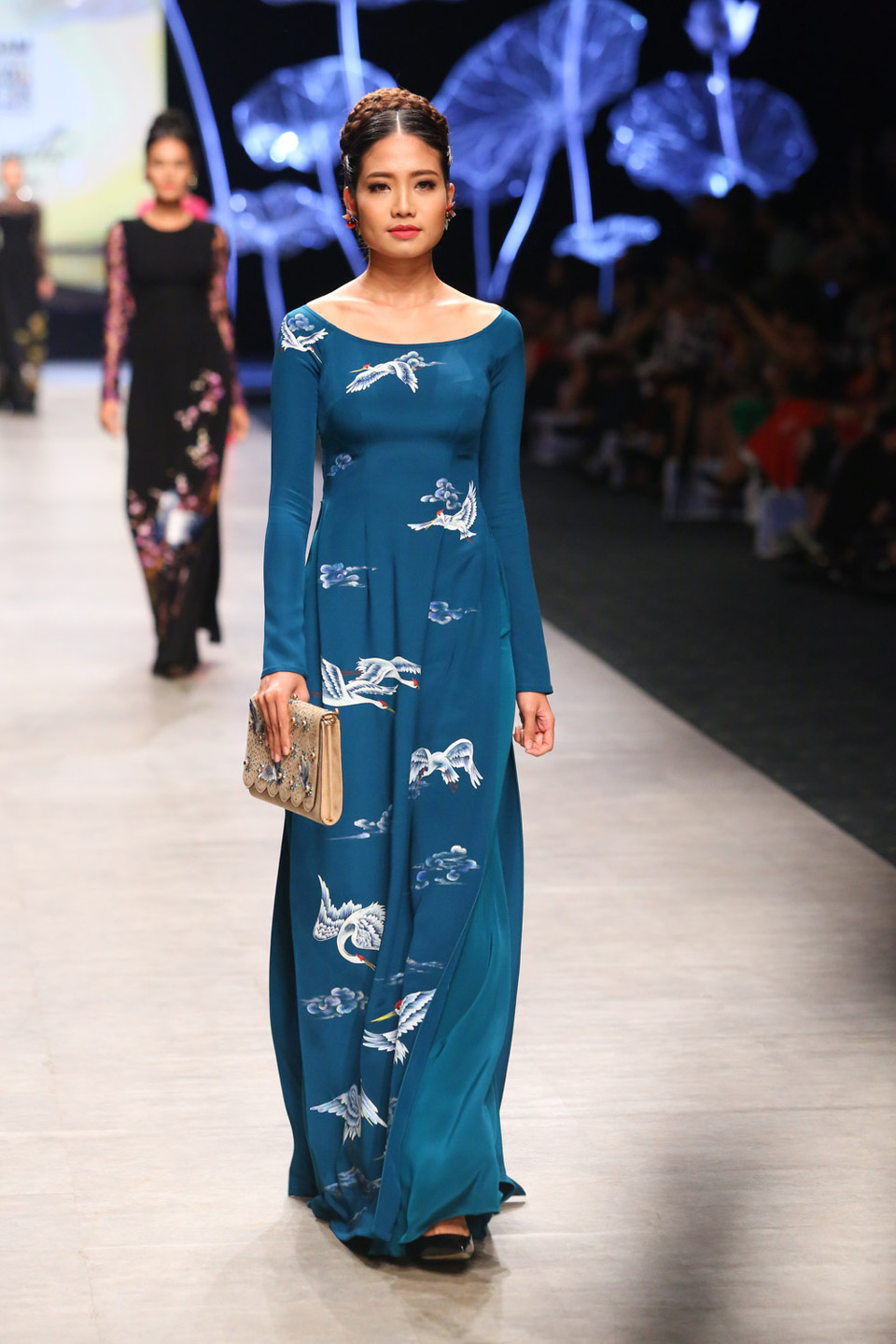 Thay vì những gam màu trung tính nhẹ nhàng...