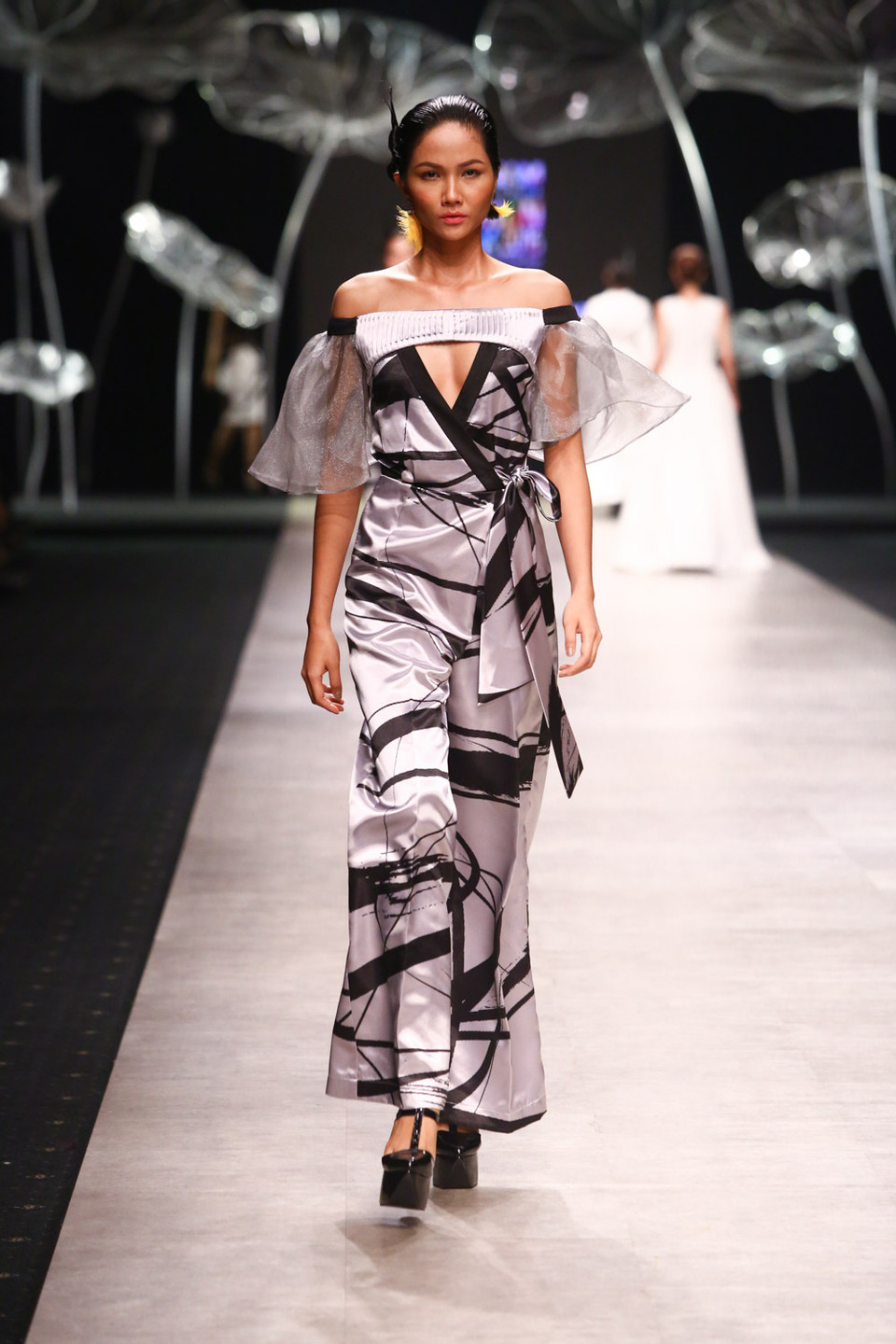 Tiến Truyển là Quán quân Nhà thiết kế Thời trang – Project Runway Vietnam 2015.