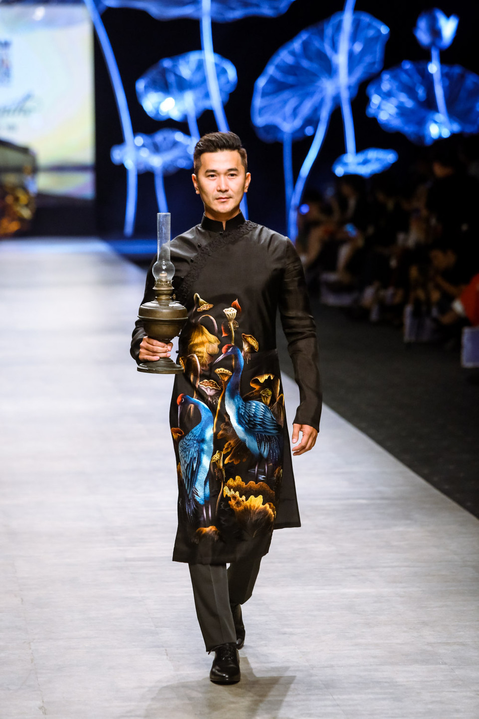 Áo Zài ABC by Đinh Văn Thơ mang đến Vietnam International Fashion Week Xuân Hè 2016 một bộ sưu tập đặc biệt. (Ảnh: BTC)