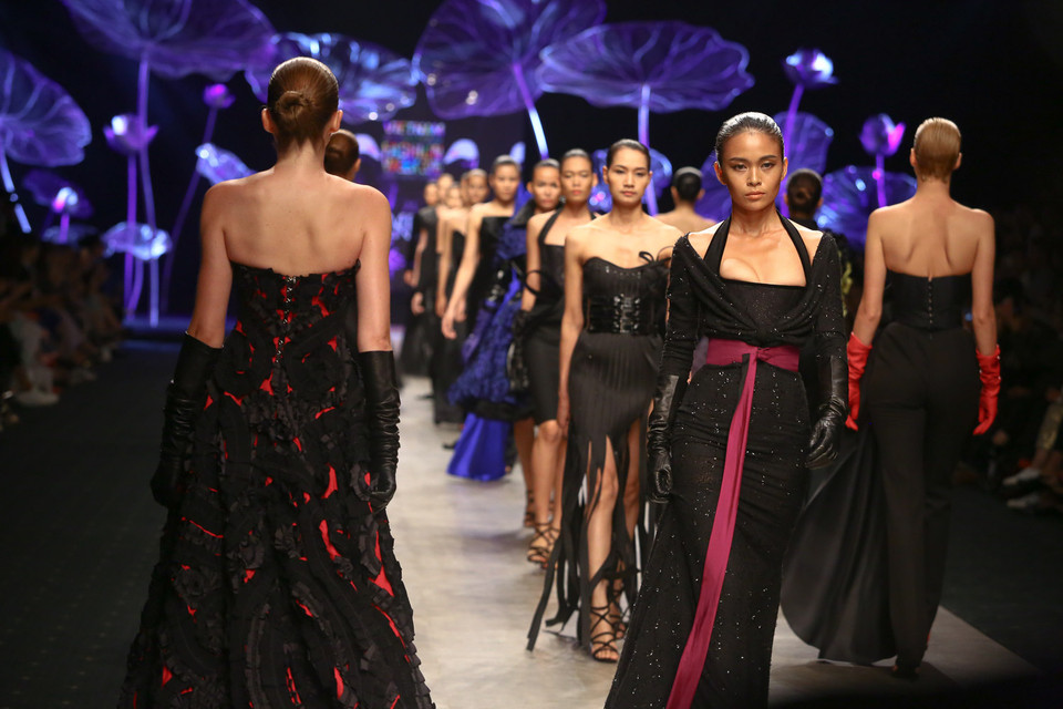 Gần đây nhất, anh tham gia trình diễn cá thiết kế của mình tại Tuần lễ thời trang Vancouver's Fashion Week.