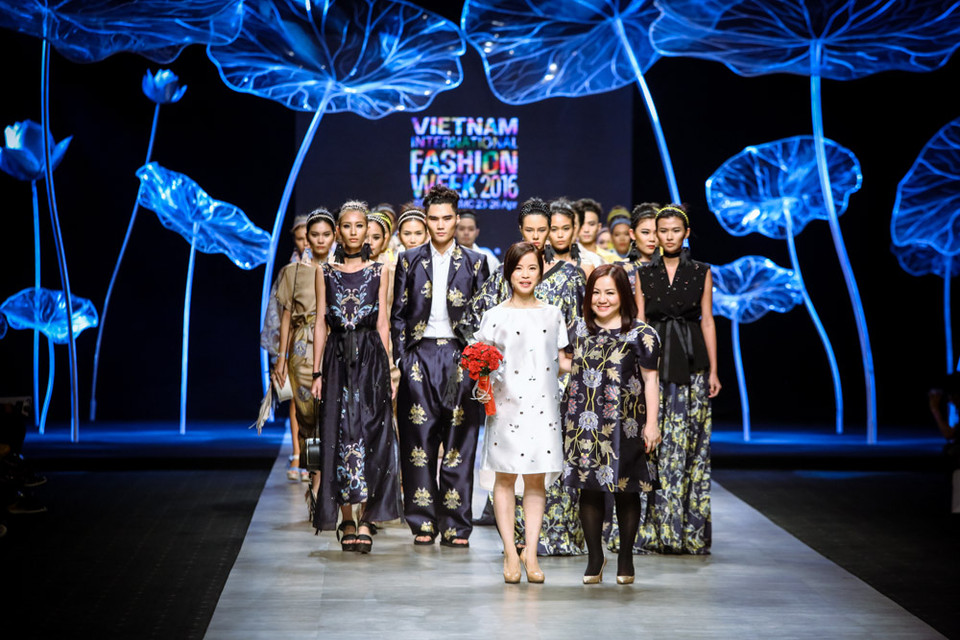 Huyền Nguyễn cùng bộ sưu tập 'Blooming.'