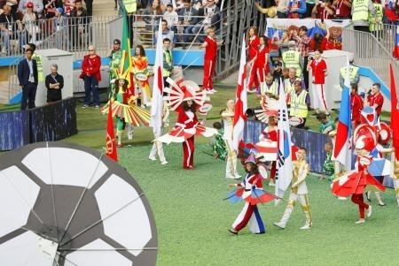 Các nghệ sỹ trình diễn tại lễ khai mạc World Cup 2018 trên sân vận động Luzhniki ở Moskva ngày 14/6. (Nguồn: Kyodo/TTXVN)